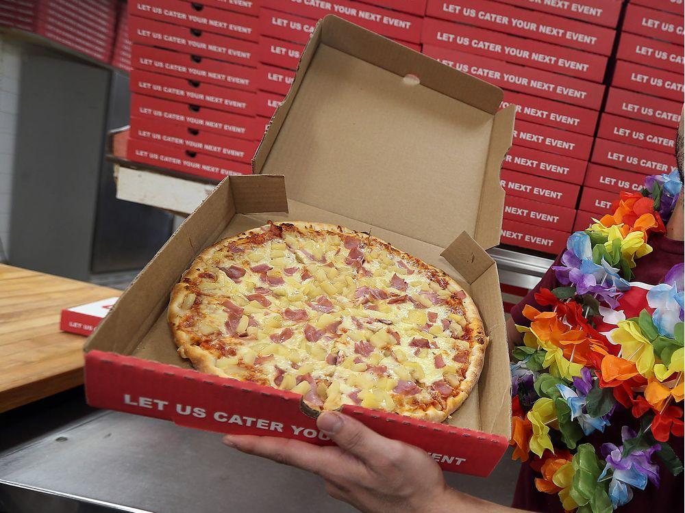 TheWindsorStar's tweet photo. South Windsor arena renamed the Capri Pizzeria Recreation Complex https://t.co/DbrqWf7ST9 https://t.co/YQjHUiEGya