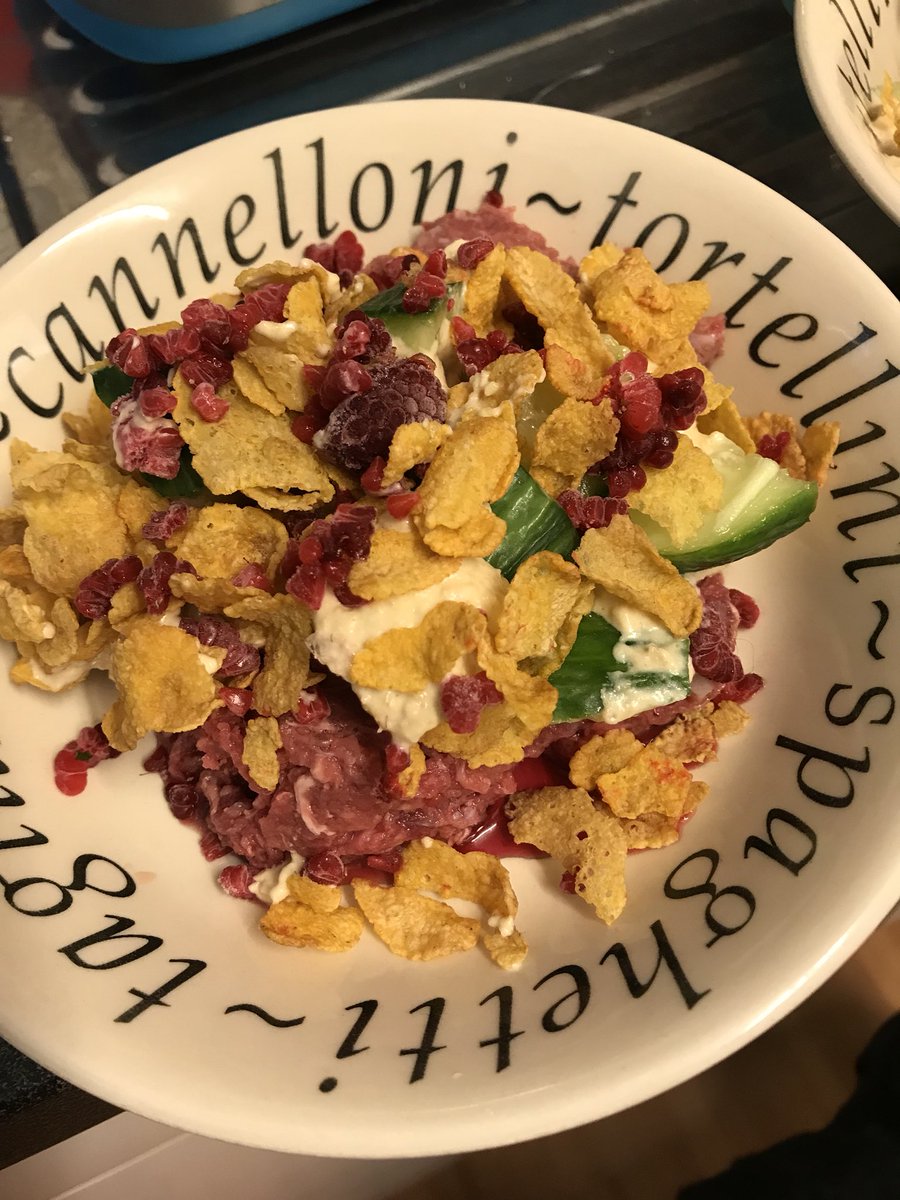 baum_71's tweet photo. Beef, cucumber, raspberries, and hummus.(last 3 ingredients were scraps for the bin)
It’s fair to say our dogs probably eat better than us.
#middleclassdogs #dogseatinghummus #trendydogs #farting #bumblesnot #thebumblesnot #FARTING https://t.co/hGbjuDdWgk