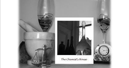 vpresspoetry's tweet photo. Our latest flash fiction for small press week: @judehwriter 's 'The Chemist's House' is very evocative and very colourful. Sample story &amp; info here: https://t.co/HO8RnhaeWO

Our other #flash &amp; #poetry titles here: https://t.co/70MtdP6yzI

#SPWpresent #SPWeek17 https://t.co/mfU7ayLzh1