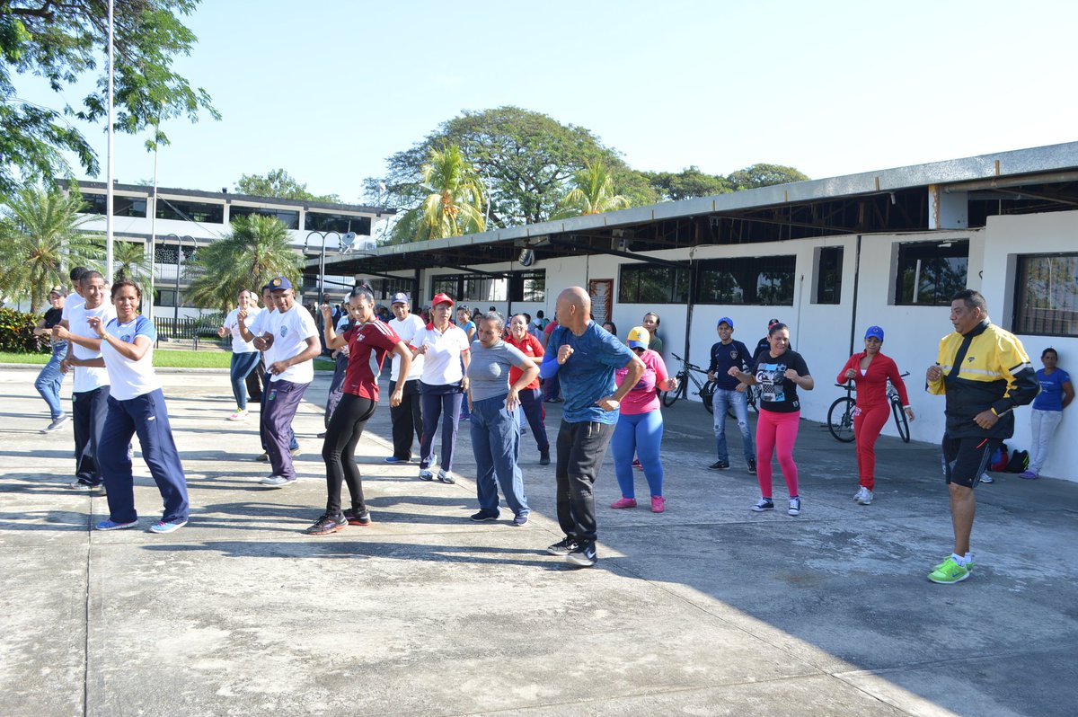 PoliciaCojedes's tweet image. La Secretaria de Seguridad Ciudadana y sus brazos de apoyo, realizan Bailoterapia en la instalaciones del IACPEC