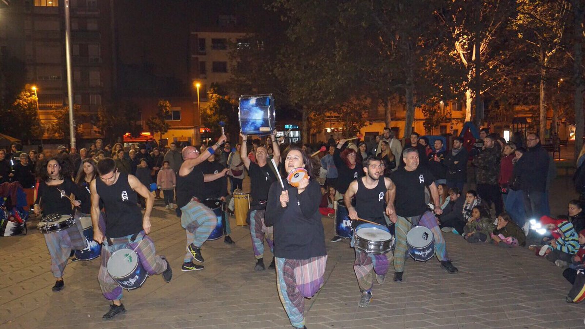 Drums Batukada , os desea a todos #FelizDiaDeLaMusica #SantaCecilia2017 #percussió Salut i Ritme