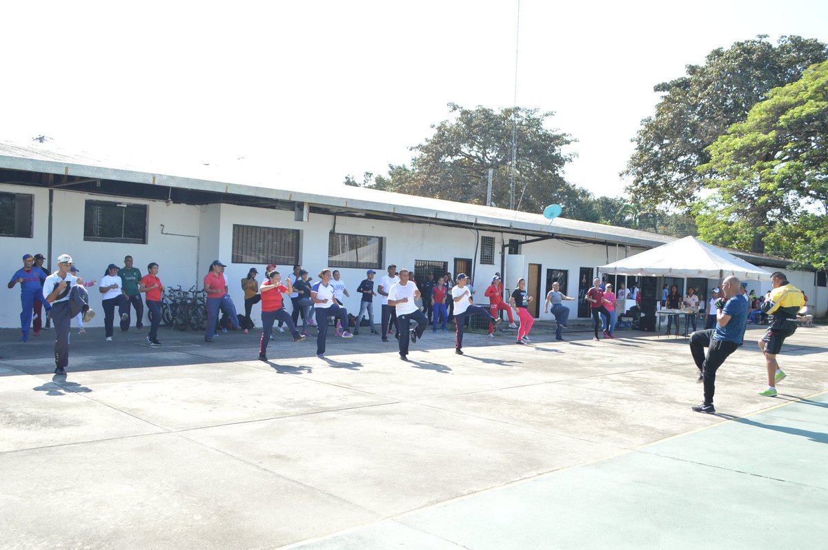 PoliciaCojedes's tweet image. La Secretaria de Seguridad Ciudadana y sus brazos de apoyo, realizan Bailoterapia en la instalaciones del IACPEC