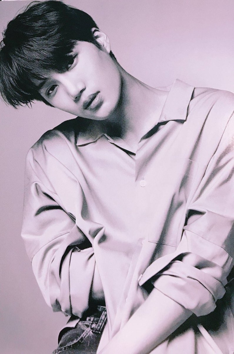zkdIinpics's tweet photo. why are his hands always in his shirt are they cold https://t.co/WgtRhVN3J4