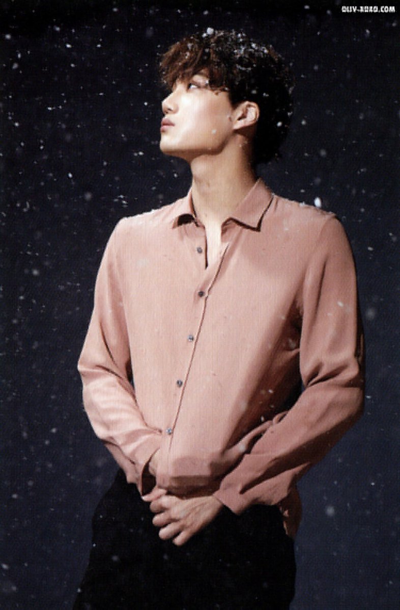 zkdIinpics's tweet photo. why are his hands always in his shirt are they cold https://t.co/WgtRhVN3J4
