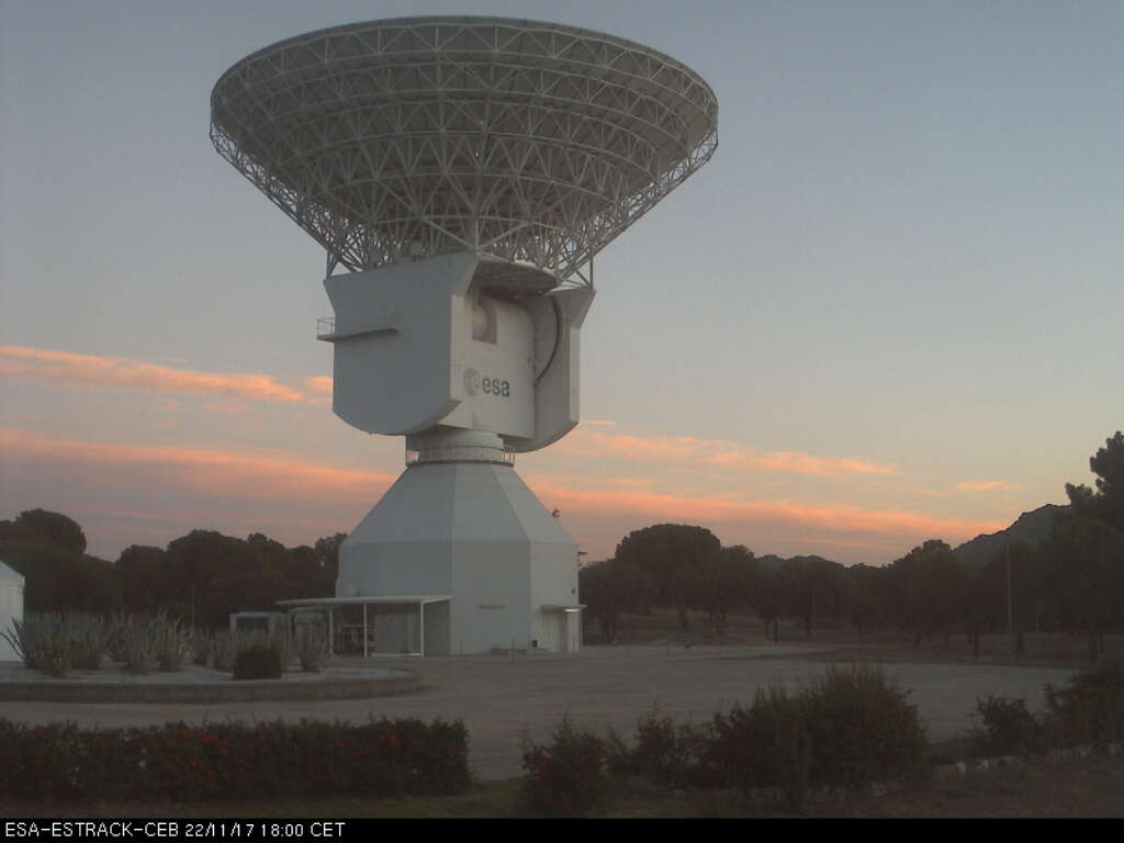 me_too's tweet photo. Ow well, all 3 in one: #Cebreros #ESTRACK station in #Spain; #Midhus in #Iceland . And then there is #Germany: #Melibokus &amp; #Frankenstein
#brrrrr #cold #sunset https://t.co/DfJpNFk80i