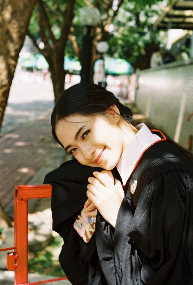 シロブルー tweet media