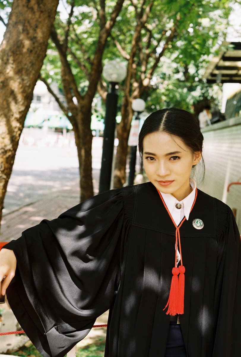 シロブルー tweet media