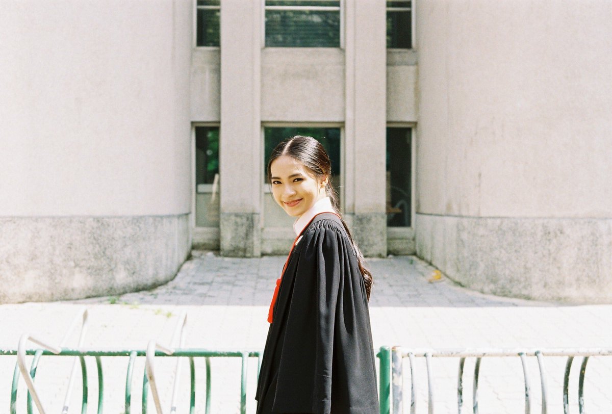 シロブルー tweet media