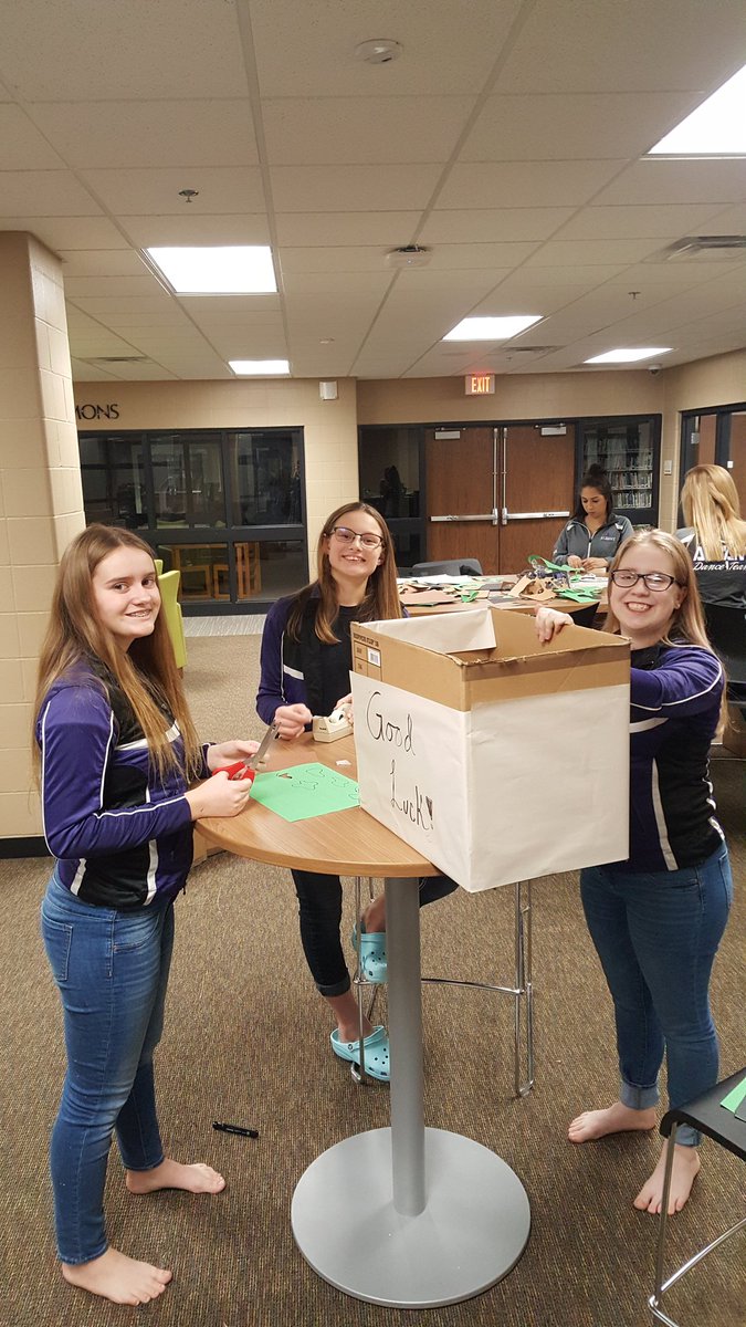 AlbanyPawettes's tweet photo. Had a great time bonding last night getting ready for our home comp!  So thankful for such an amazing group of girls! #pawettesfamily #ADT #albanyhighschool https://t.co/g0TXnJ5y1Q
