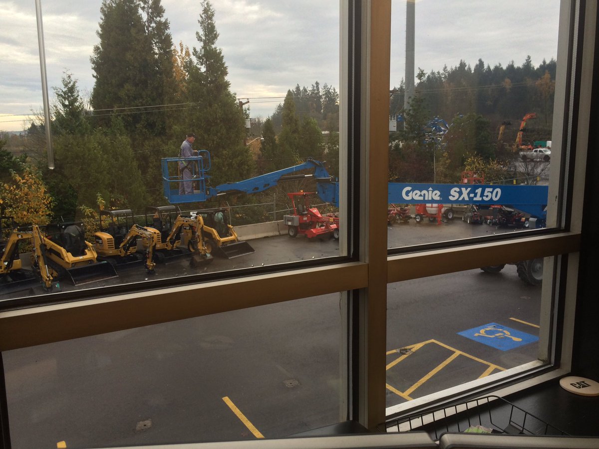 Rent_Cat's tweet photo. I love my view!
#Genie #PetersonCat

https://t.co/HFZegEKuQ2 https://t.co/3RAP4sMOdx