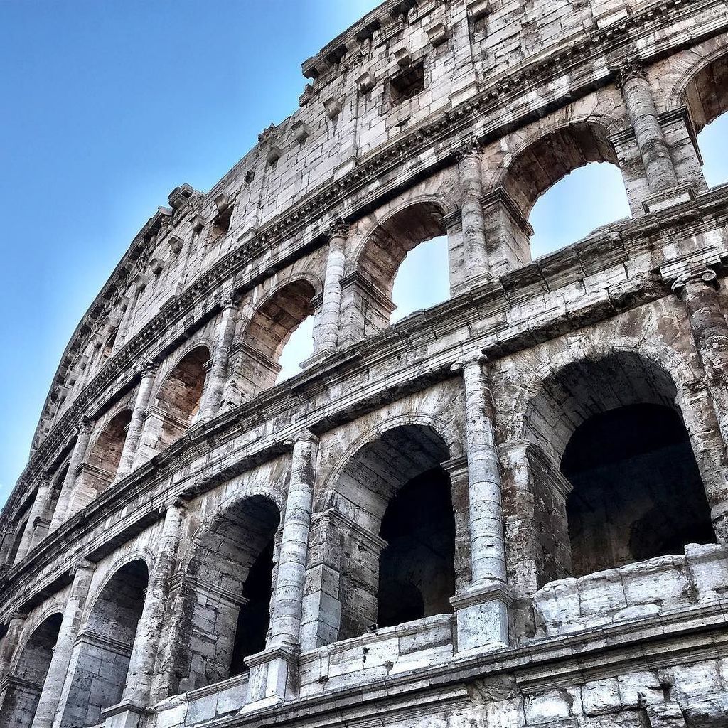 SojuSoldier's tweet photo. This was literally one of the most incredible things I’ve ever seen in my life. Rome, you have not disappointed. #colosseum #rome #italy https://t.co/RMCy1FBVuM https://t.co/ki8FzIrboM