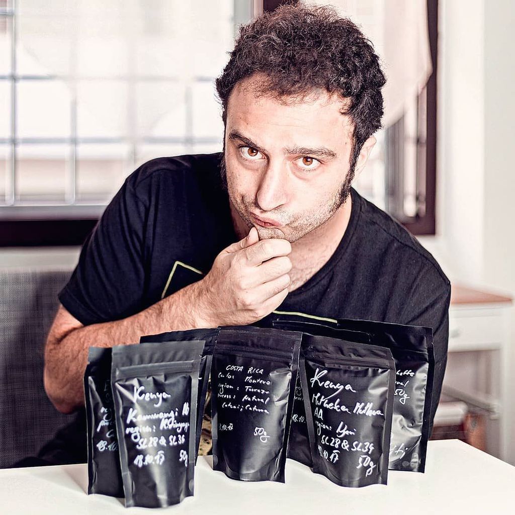 CoffeeAndLucas's tweet photo. ☕The importance of being caffeinated 😂
▶
So many interesting single origin specialty coffee thanks to @doubleb.spain ! After their Nensebo i have some other coffees to taste 😂☕
📷
#thirdwavecoffeerome #doubleb #doublebcoffeeandtea #coffeegeek #cof… https://t.co/AyNIUw8y91 https://t.co/t3QWAPDbtV