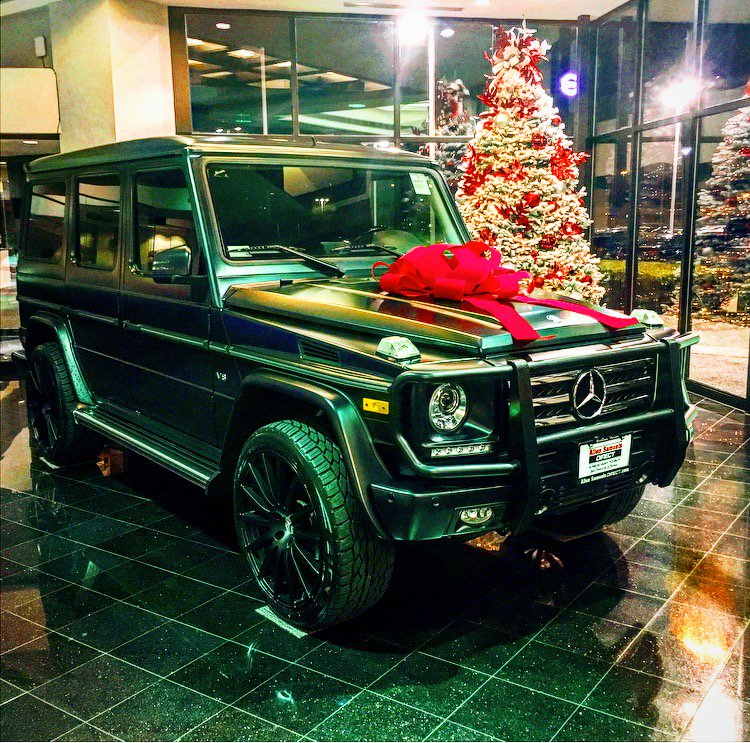 Alleneuless's tweet photo. Holiday Spirit is in the Air @Alleneuless #GWagon #G550 #Chrismasideas #allensamuelsdirect.com https://t.co/L5QU5oTpGl