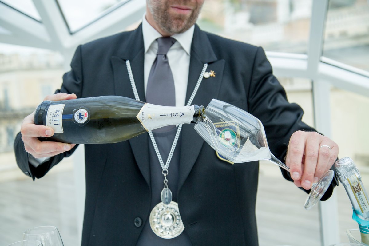 ConsorzioAsti's tweet photo. Le immagini della conferenza stampa nella splendida cornice de La  Lanterna di Fuksas a Roma. Il lancio dell’ASTi Secco Docg e i progetti  per tutta la Denominazione. #ASTIDocg https://t.co/O0eIG7NhcM