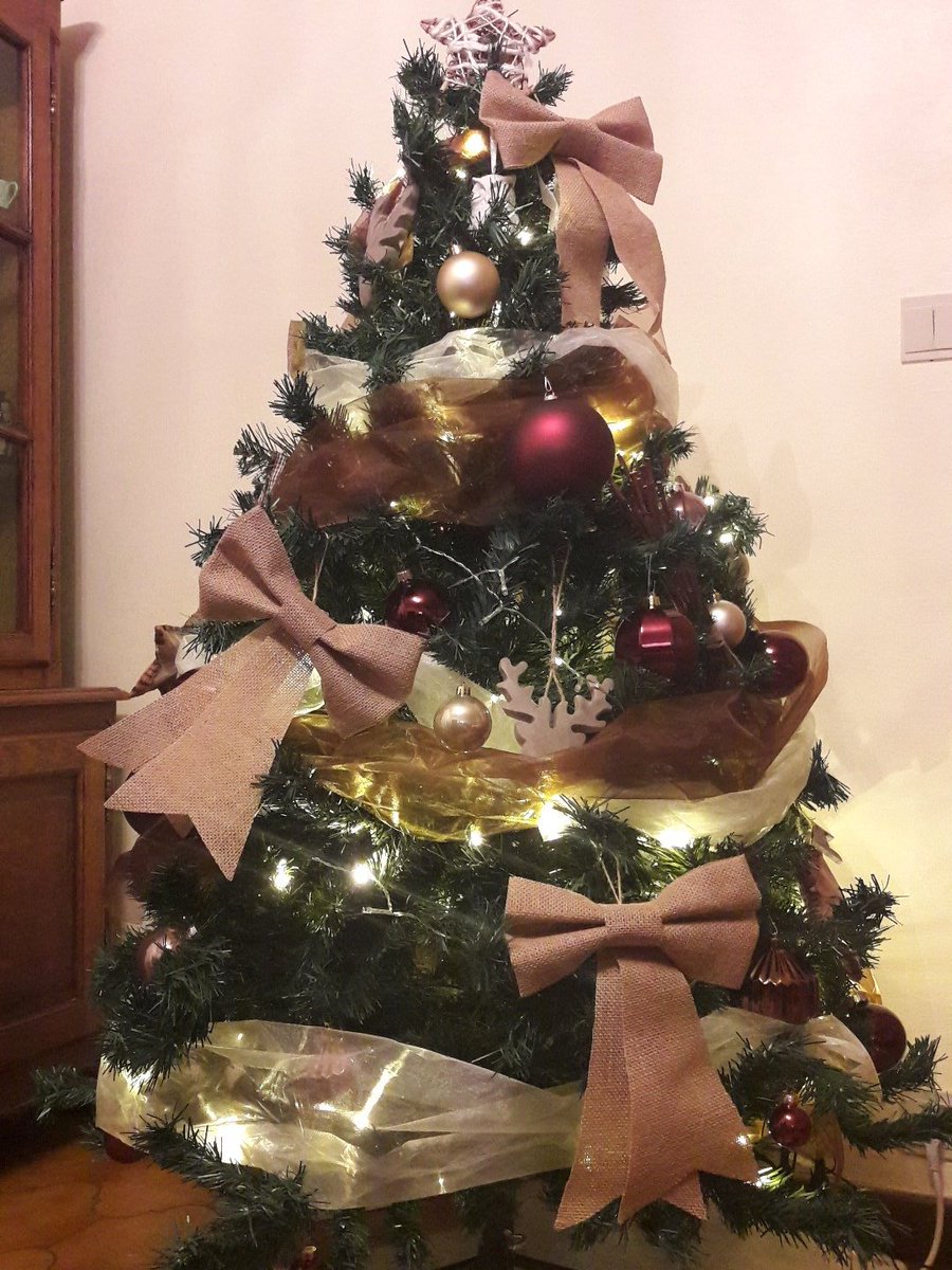 minouderie's tweet photo. Je n'ai pas pu attendre ! Sorry 😍  #Christmas #ChristmasTree https://t.co/y259Pok5cP