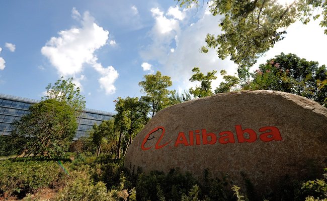 frenchweb's tweet photo. Alibaba confirme son entrée dans le #retail physique par la grande porte, avec Auchan… ! https://t.co/ceuHrYMXfK par @mitchdeg https://t.co/icWvr7vkbe