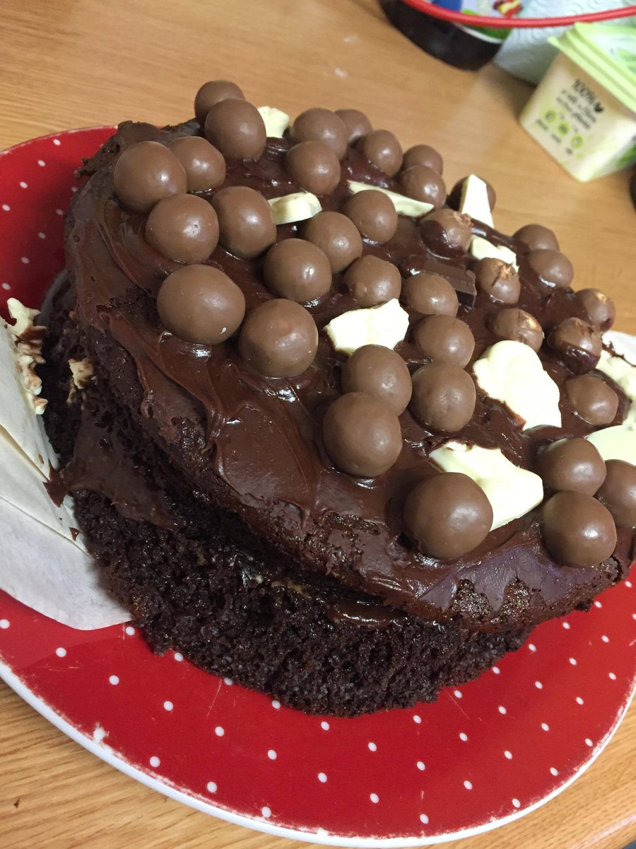 SharonBradburn's tweet photo. My daughter Ellie had her Mock Exam @prioryexams at @telfordpriory today. She made Chicken Tikka Masala & Chocolate Fudge Cake
They were both #bostin ���🍰 https://t.co/D6IdRvLUkP
