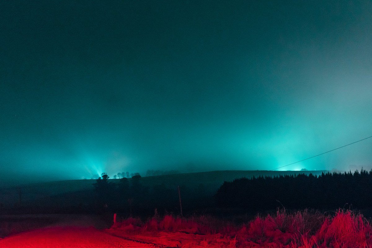 SouraMagazine's tweet photo. #ElsaBleda is attracted by the nocturnal scenes bathed in colored light, and this series was created.
#SouraMagazine: https://t.co/NABCQnXdV0 https://t.co/4R4Sw29axc