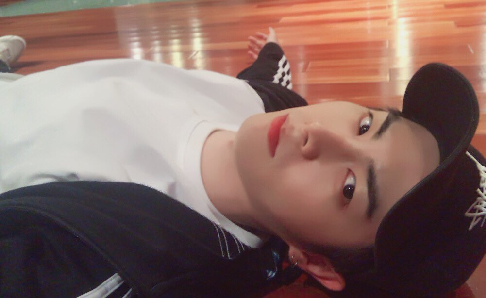KayJi90's tweet photo. 메롱 https://t.co/TIOexQJvZG