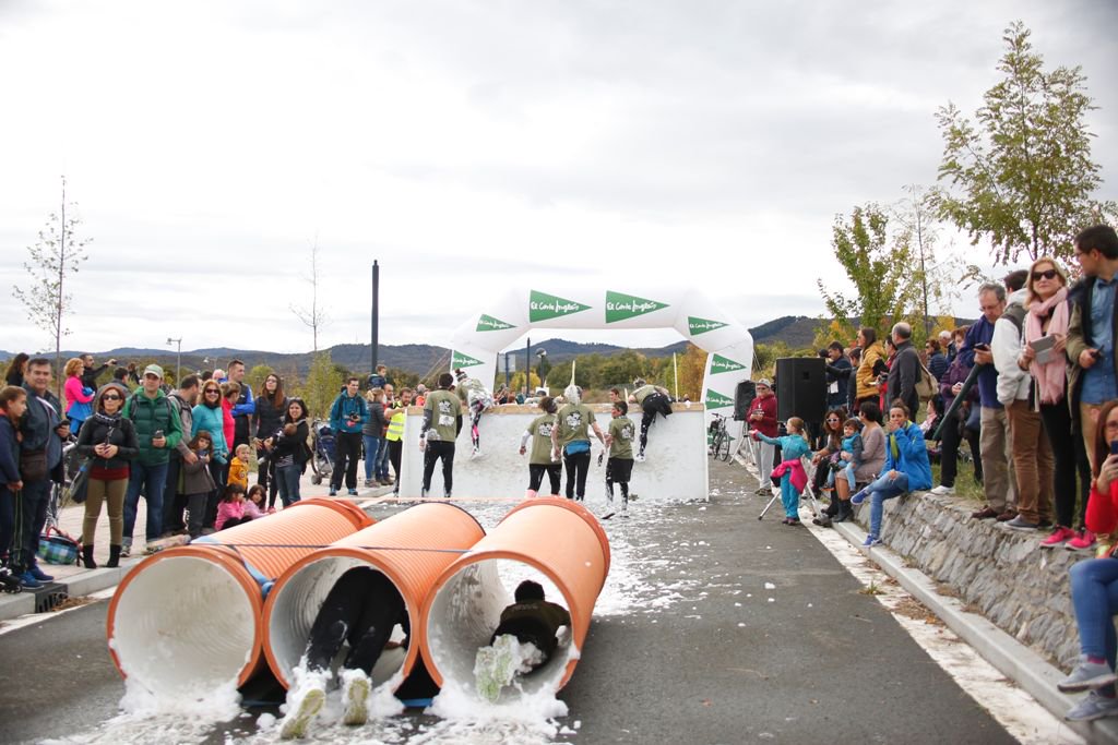 American_Track's tweet photo. ¿Quién es el más rápido en los tubos? 🙄🙄 #AmericanTrackECI @elcorteingles https://t.co/sW8WcTOsqe