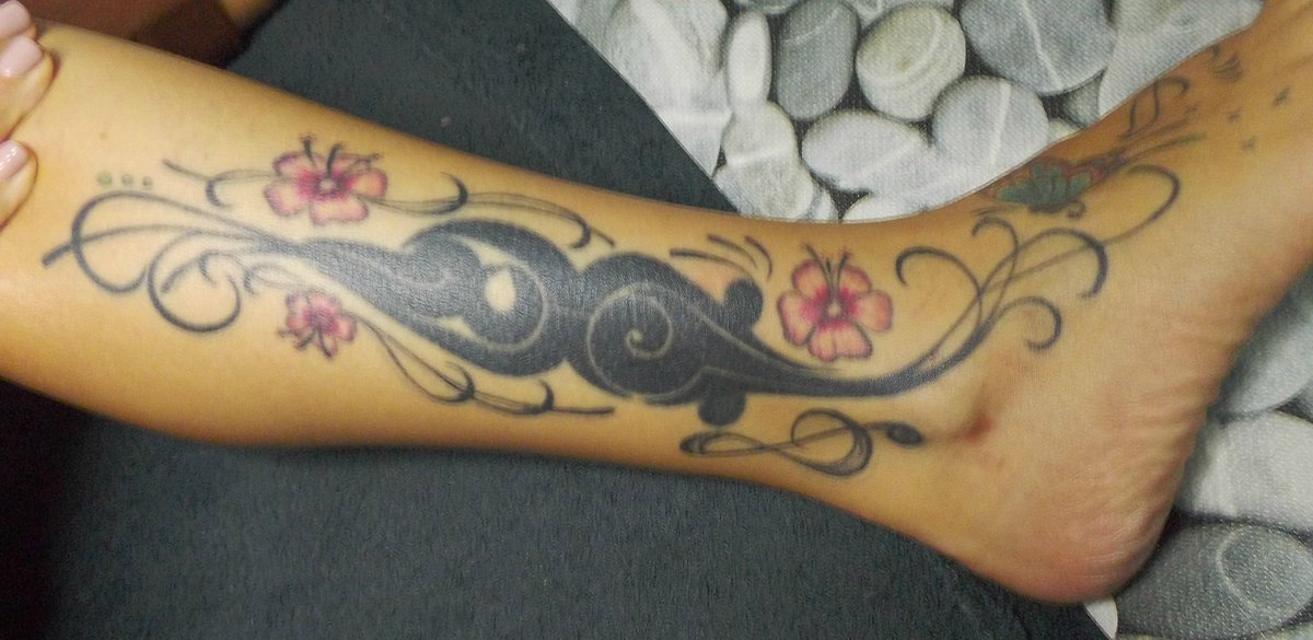 Cuando nos hacemos un #tatuaje queremos que siempre se vea bonito. A.T. acudió a nosotras para eliminar de forma definitivamente el vello que lo impedía y ha quedado encantada. ¡Y ahora el suyo luce mejor que nunca! #Depilación