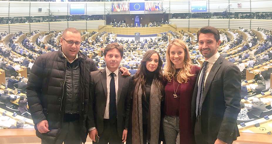 fi_giovani's tweet photo. #NonCiFermiamoMai @FIG_Campania a #Bruxelles in visita alle #IstituzioniUE. E sui #territori numerose le iniziative nel nostro #WeAzzurro: a #Guidonia #Latina dove interverrà @AngieCalabria e #Catanzaro! #Europa #Partecipazione #Temi #Avantitutta! https://t.co/Cnhd8PZHas