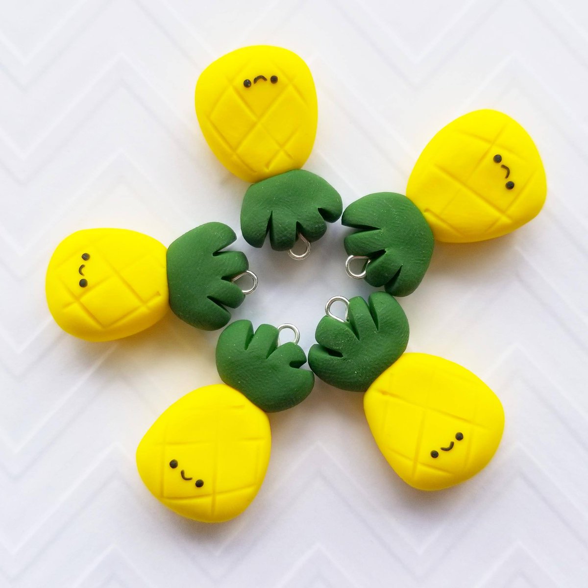FunSuspects's tweet photo. This Thanksgiving with your family, remember: it's ok to butt heads now and then, as long as everyone stays sweet. 😉
.
#charm #charmed #charming #pineapple #pineapplelove #polymerclay #sweet #ilovepineapples #cuteplanner #minicharms #zipperpull #kawaiipineapple #Thanksgiving https://t.co/d7zngECyEe