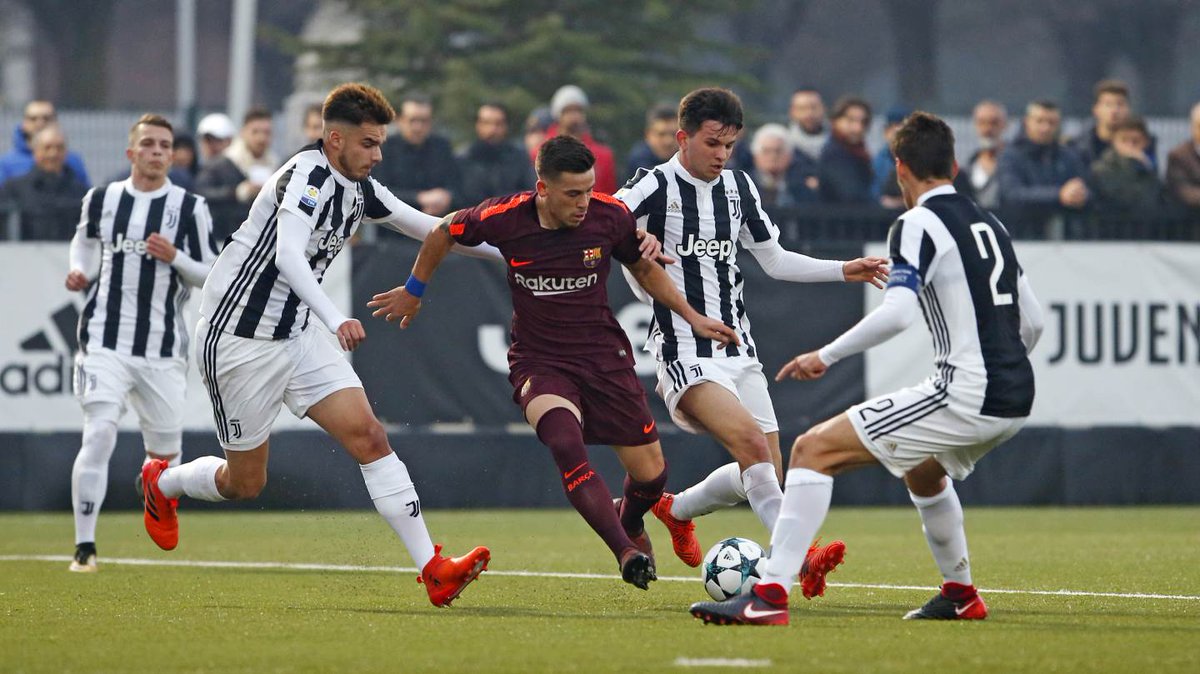 FCBmasia's tweet photo. 📷 Les millors imatges del triomf culer (0-1) / El @JuventusFCYouth- @FCBmasia, en imágenes https://t.co/BxvW58omJS #JuveBarça 🏆 #UYL https://t.co/OprsD7MXHT