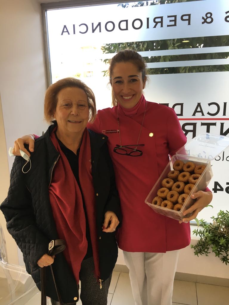 DENTALCONTRERA1's tweet photo. 🍩 ¡Mil gracias a Rosario que nos ha endulzado el día con estos rosquitos que tan buena pinta tienen! https://t.co/Lbx1Y0Gwk2