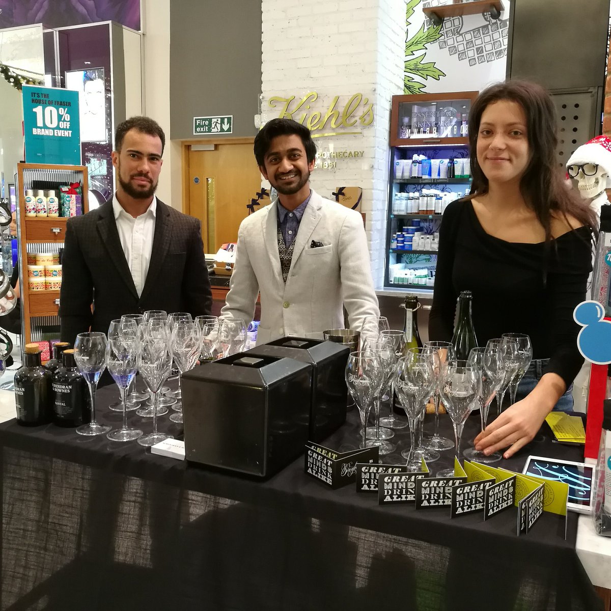 sws_wine's tweet photo. We're here pouring #free fizz &amp; brand new @SurendranBownes #gin at House of Fraser Bank branch - enjoy a sip while you shop! https://t.co/8tIZwTWDN0