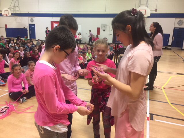 FirebirdNews's tweet photo. #WJFricker students take the glitter challenge and learn that words “stick” #thinkpink #WordsCount https://t.co/gHzOmXJYLs