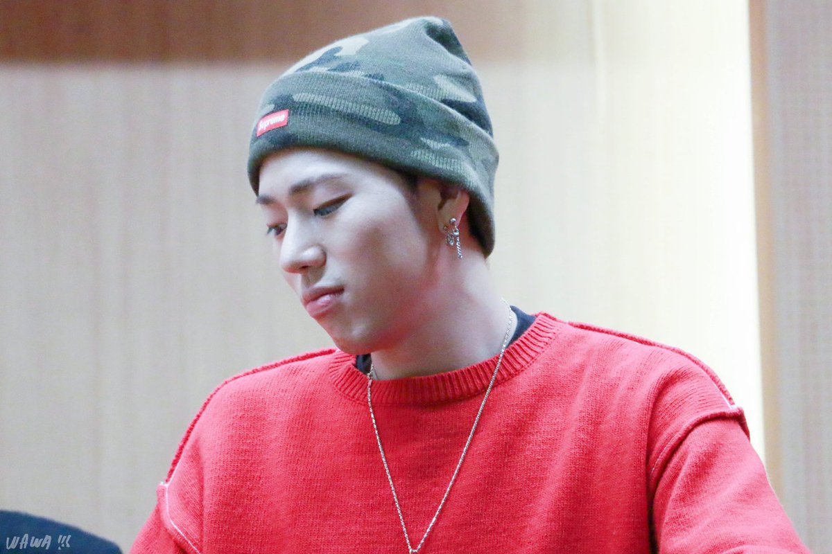 Quinty_0914's tweet photo. 171120 구로팬싸.  귀여워 죽겠어ㅜㅜ   #지코 #zico #우지호 #블락비 https://t.co/sJCGGVSJHg