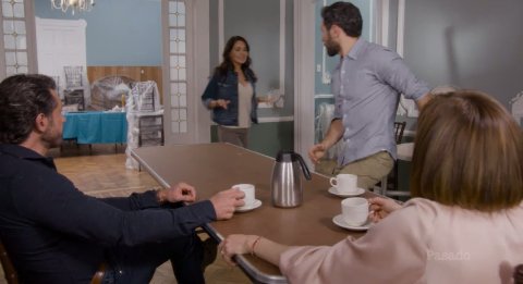 FamilyGSotoArg's tweet photo. #Fotos #Cap43 #CET #Damiel @gabrielsotoMEX @silvnavarro y #Santina @adriana_louvier @FerroCarlos Juntos en local #10 https://t.co/3X0nu2iWPD