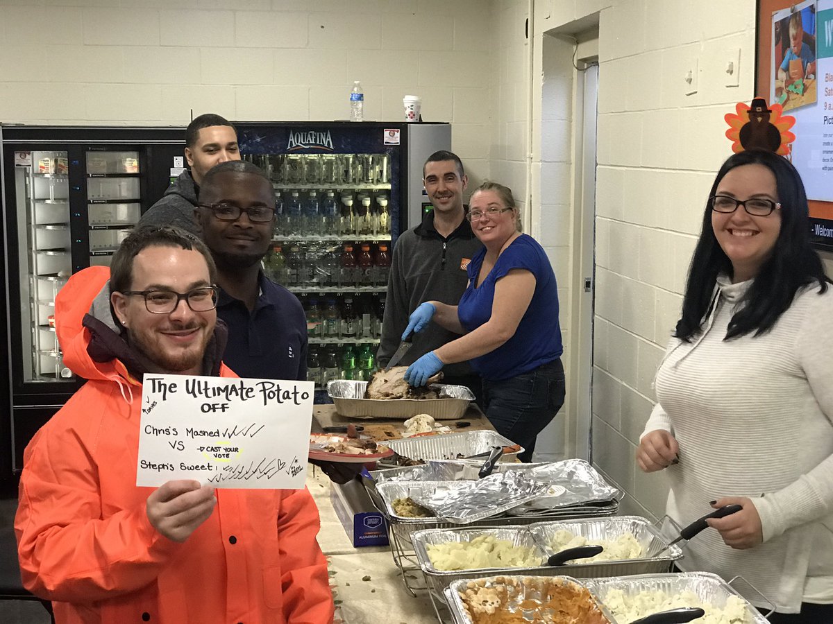 WestRoxHD2665's tweet photo. Clearly Stef cheated to beat Chris in the "Thanksgiving Whipped/Sweet Spud off" And Ricky looks like a parking cone!  @lisa_lisadow https://t.co/fk3OKuqLFM