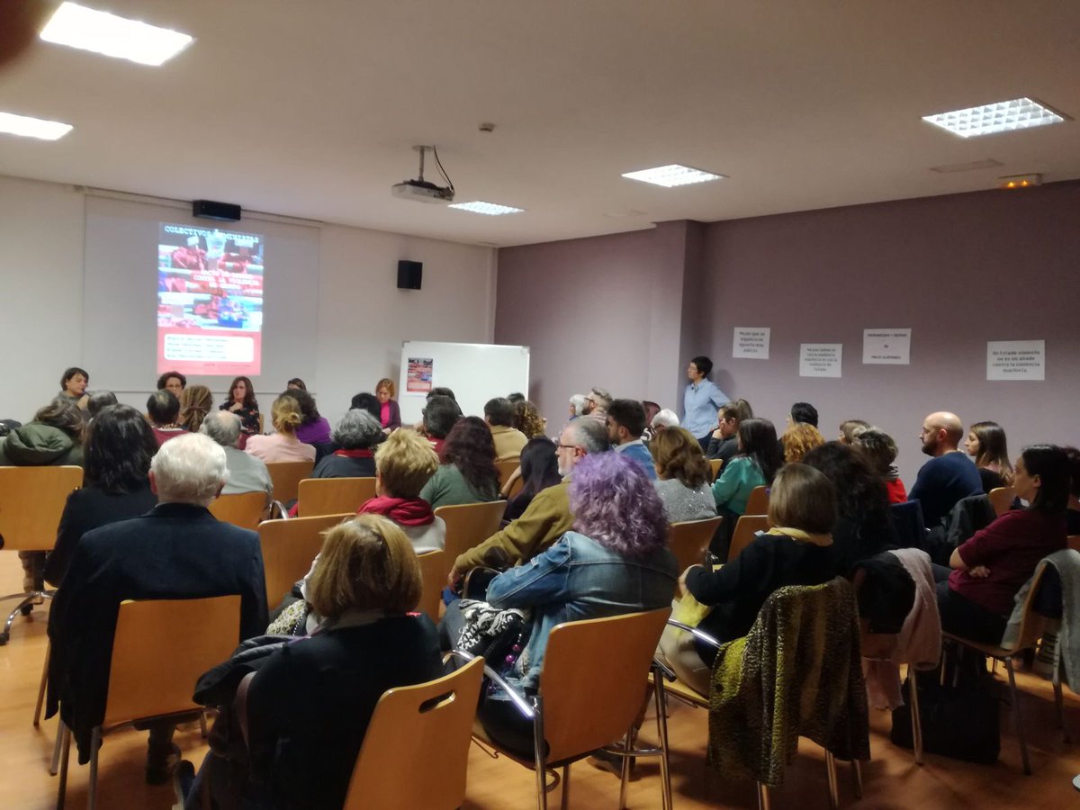 IUJaenProv's tweet photo. 💜Se nos queda pequeña la sala!! Un análisis crítico sobre el Pacto de Estado contra la violencia de género con la compañera @ElenaCortesIU https://t.co/43otQwsz8W