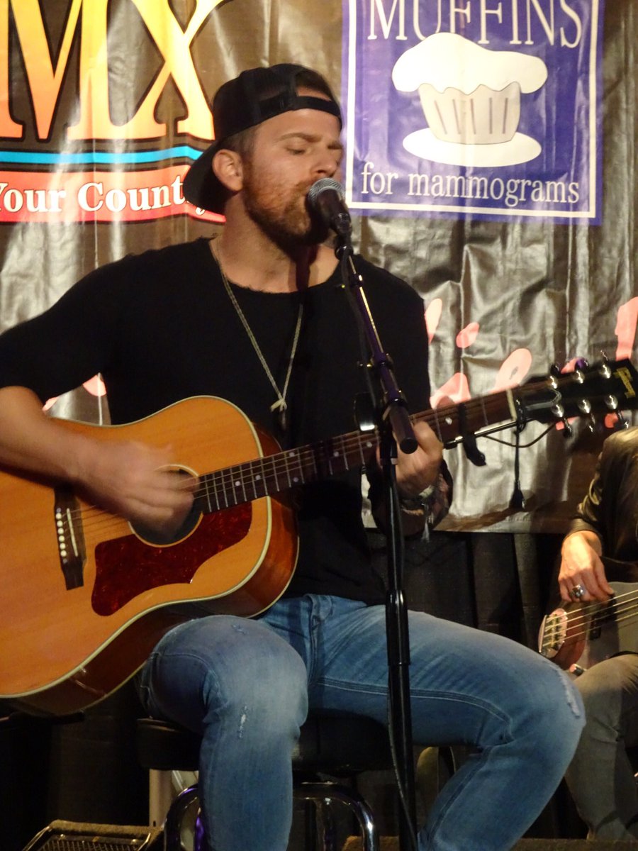 abarber75's tweet photo. Finally hearing @KipMooreMusic #LastShot on the radio @949WQMX just made my day! #NewMusic #LetsGetItToNumberOne https://t.co/OCCl77aJin