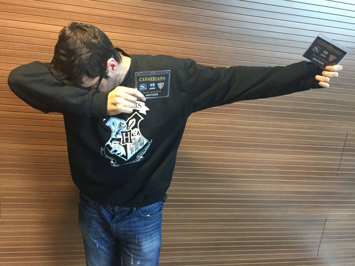 ¡Ay niño,que me las quitan de las manos! 
Esta semana sorteamos 4 ENTRADAS DOBLES con mucho SWAG para el <a href="/TeamQuesoGG/">Team Queso</a> vs @ArcticGamingES una por cada #Clashter
Requisitos:
-RT
-Follow: @NaginataCr <a href="/Shiki_Kitsune/">Brice</a> @lvpAxeeL <a href="/Siiko23/">Jose 'Siiko' Oliveros</a> 

Termina Jueves a las 00:00. GL HF
#CaraAcaraLVP