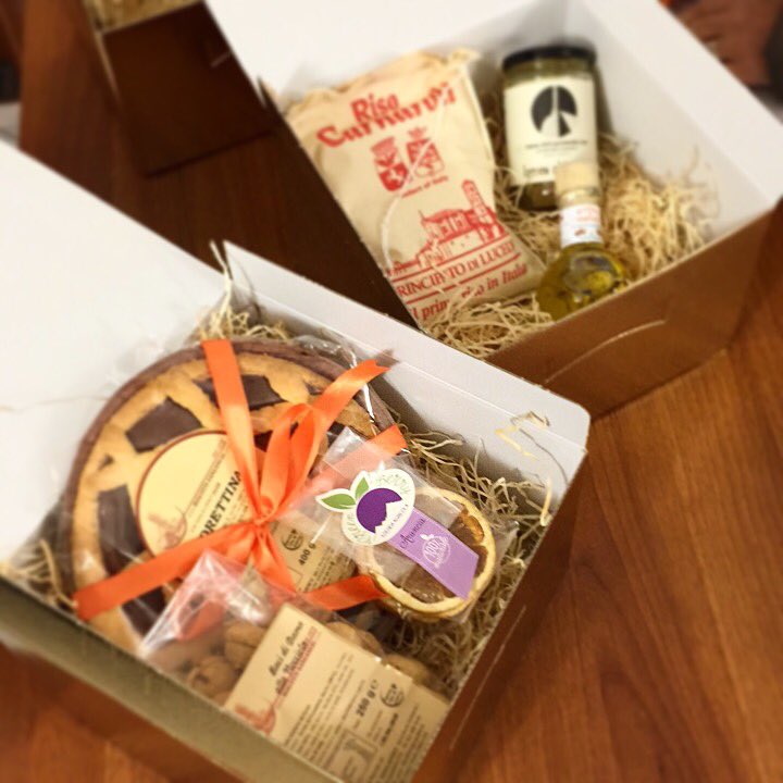 Dolcepiemonte's tweet image. Come #Babbonatale stiamo preparando i #pacchi #regalo per #Natale. dolcepiemonte.com #dolcepiemonte