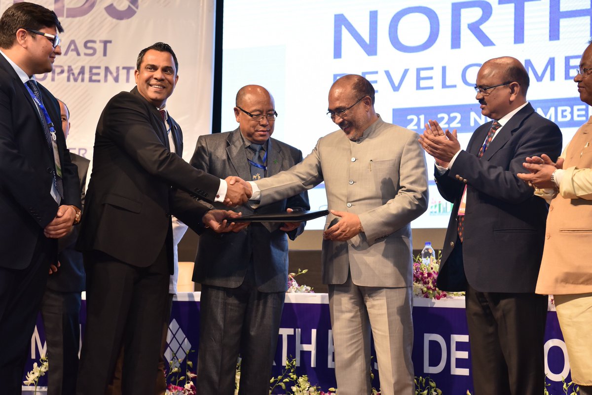 Habib_M_C's tweet photo. H.E.#N_BirenSingh #ChiefMinisterManipur exchanging #FirstOfficialMOU #AgarwoodBusiness #AgarwoodManipur with #HabibMohammedChowdhury #FounderChairmanMD #HSMMGroup @ #NorthEastDevelopmentSummit #NEDS https://t.co/BjtqIz89qT