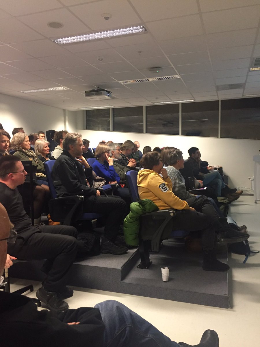 bp_bente's tweet image. Veldig godt oppmøte på kveldens møte: En reise langs det elektromagnetiske spekteret med @ous med fysikk og @Kreftforeningen @OsloCancer #samarbeid #ullern VGs