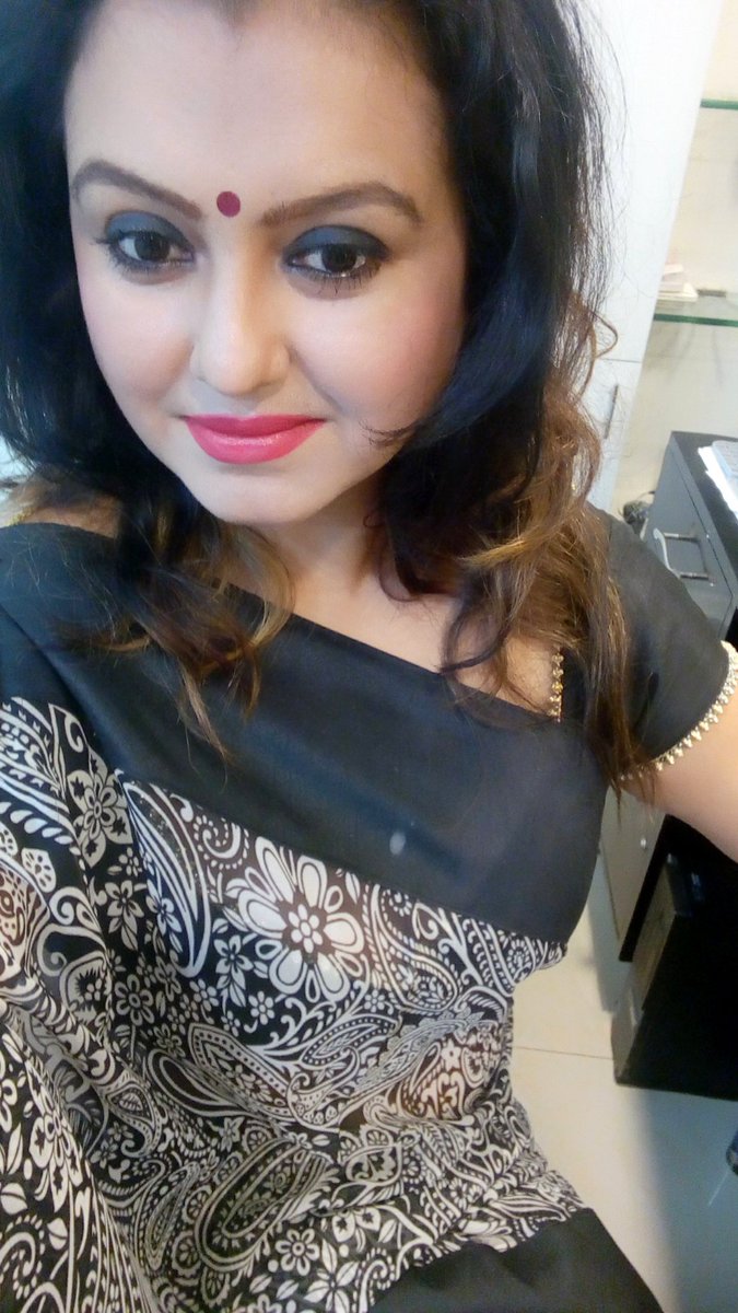 heiden_sona's tweet photo. New looks..new feeling...tried my best to put on a smile.... missing mum...soooo hard to accept the truth...love u mumma https://t.co/55JQ4hZVIX