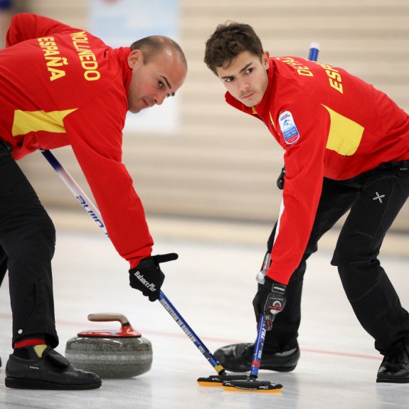 pcanmon's tweet photo. ¡ESPAÑA LIDERA LA DIVISION B!
#curling Campeonato de Europa
El equipo masculino español vence a Inglaterra por 9-6 y encabeza la clasificación.
@sergiov_94 Mikel Unanue @amollinedo Eduardo de Paz, Angel Garcia https://t.co/amvOyFVY9z