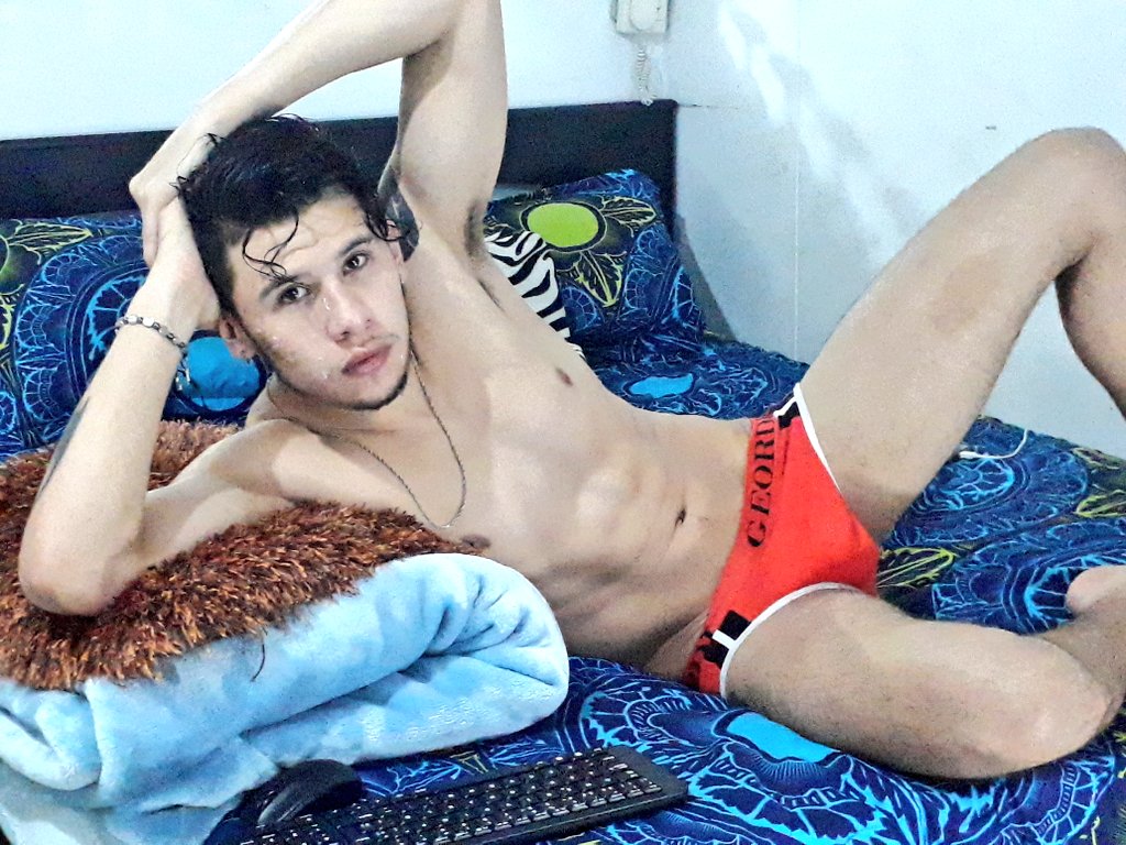 RandyGybson's tweet photo. #webcammodel #MaleCam  #broadcasting as https://t.co/1JdwdiNghR #FolloMe  and see you in @chaturbate https://t.co/hyTZvYvKYL