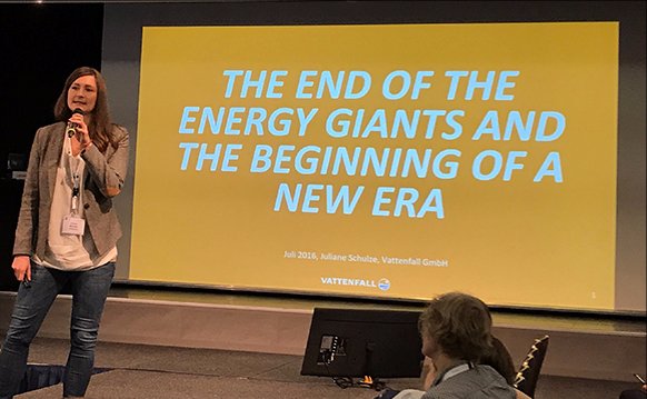 Vattenfall_De's tweet photo. #Digitalisierung und #Dekarbonisierung sind Chancen für die #Energiewende – aber bislang fehlt es an Mut, Ideen und Produkten. @Energiewelt_AG; #ForumSPX.
https://t.co/M8nBOa7PK6 https://t.co/lD4XjDPP6q