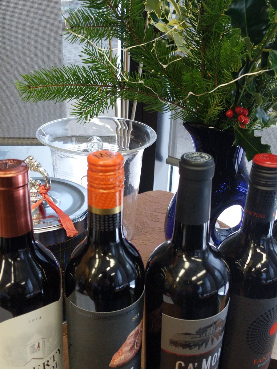 Adamsatthelake's tweet photo. @EcivdaFinancial annual wine and cheese #EcivdaWC17 https://t.co/fPkoAJdloW