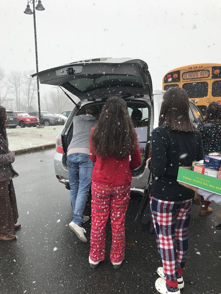 keyclubrichland's tweet photo. Thank you Richland for the awesome can drive support!! #ToLoveIsToServe https://t.co/6O0lZaL0fJ