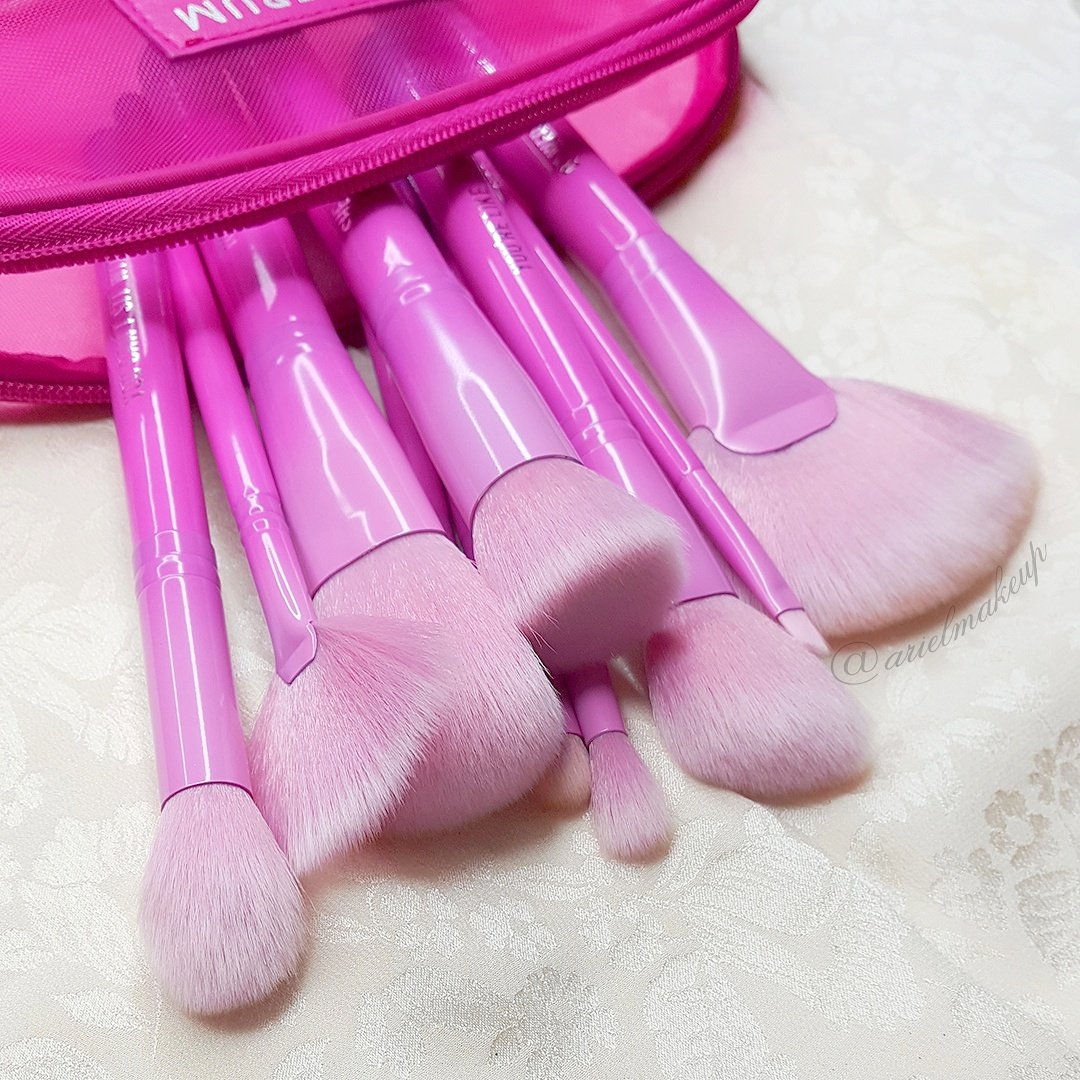 ArielMakeUp's tweet photo. 🎀ON WEDNESDAYS WE WEAR PINK🎀

Loving my newest #SpectrumCollections brushes from their #MeanGirls collection 😍 They really made #fetch happen 💗 
Working on a blog post about these beauties already 💻💕

@Spectrumbrushes #makeupbrushes #bbloggers https://t.co/BYUJ5aMqL4