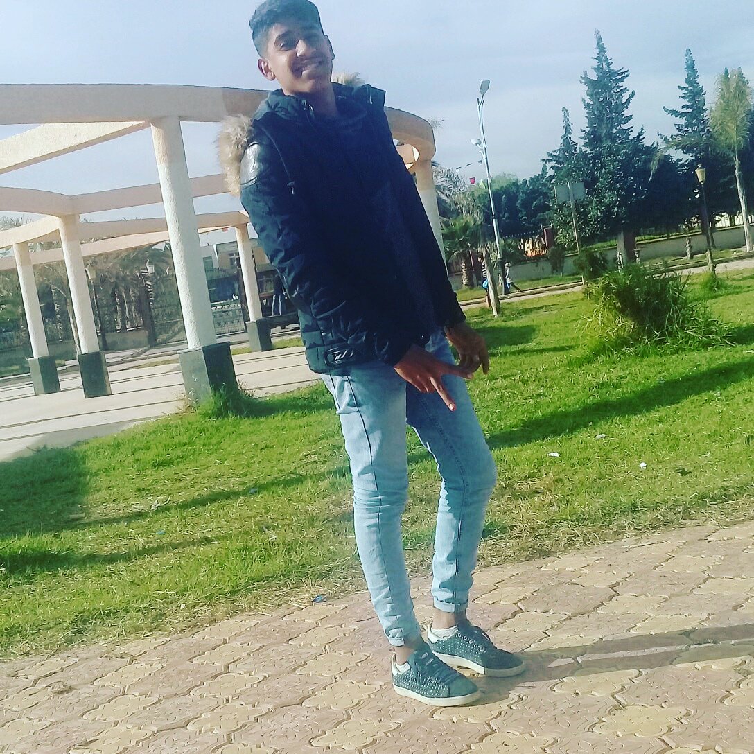 amar500haddad's tweet photo. بعض #الاشخاص يظنون اننا نعاملهم باحترام خوفا وهم لايعلمون ان الرفق #بالحيوان واجب

#ÃMÄŘ https://t.co/tGD2Pc3UwV