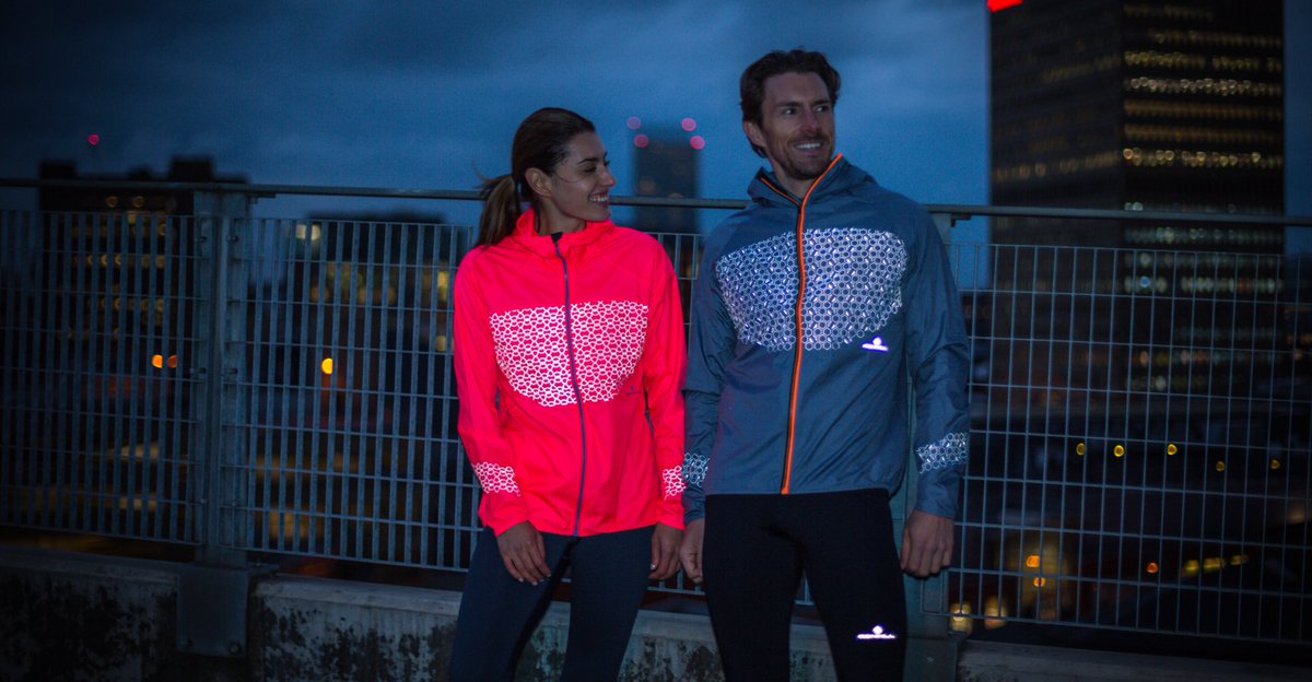 Ronhillfrance's tweet photo. Courez serein avec la collection SIRIUS Momentum !
Vous pouvez compter sur ses imprimés réfléchissants à 360° pour #courir par temps sombre en sécurité !
Dispo sur https://t.co/g4lHS0oTYJ
#ronhill #runeveryday #runbynight #runninginthedark #running #run #runner #runningcommunity https://t.co/Epu8g9cuXB
