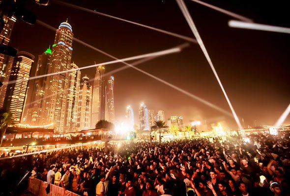 visitdubai's tweet photo. Check out 21 dinners, parties and brunches to book for New Year’s Eve in #Dubai https://t.co/v3Hx7glHvD #NewYearsEve2017 https://t.co/OWSRSEygfL